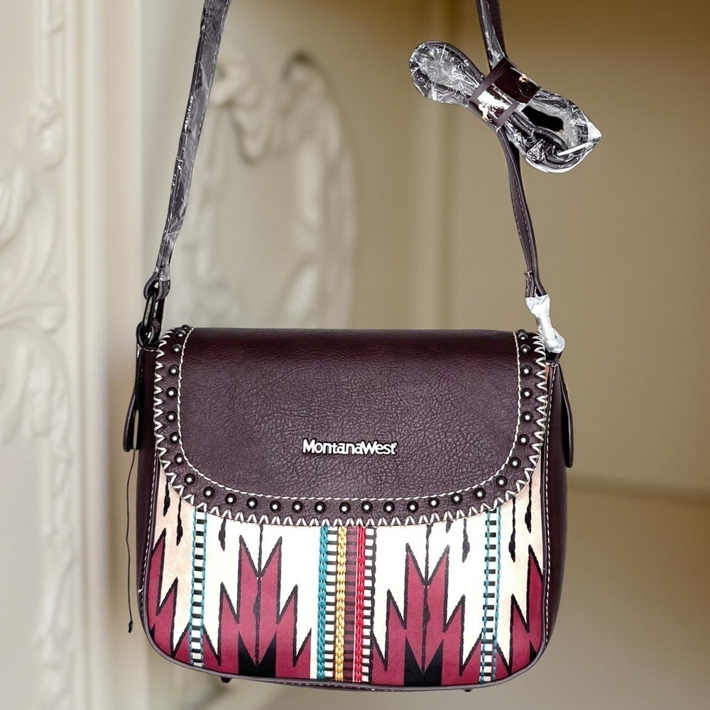 Montana West NWT, beautiful leather, western crossbody,
shoulder bag,adjustable💕